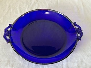 lot 234 image: Vintage Cambridge Glass Cobalt Blue Tally Ho Platter