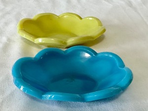 lot 223 image: Pair of Vintage Cambridge Glass Pin Trays Plainware Azurite & Primrose
