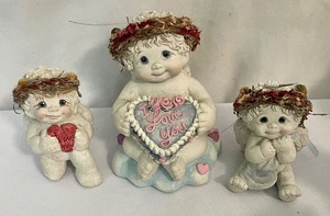 lot 198 image: 13 Dreamsicle Figurines