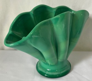 lot 199 image: Fenton Jade Fan Vase