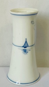 lot 262 image: Hat Pin Holder by Nippon