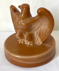 lot 267 image: Fenton Chocolate Glass Eagle Paperweight, 1976 USA Bicentennial