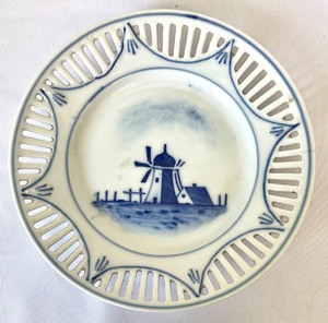 lot 269A image: Four Bavarian Lace Edged Plates
