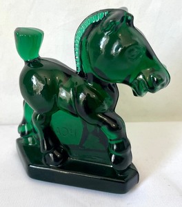 lot 270 image: Heisey Dark Green Oscar Commemorative, 1982