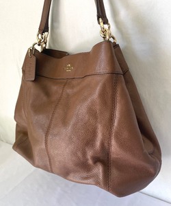 lot 275 image: Coach Lexy Pebble Leather Handbag