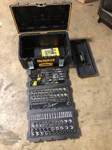 DEWALT Mechanics Tool Set (226-Piece) with TOUGHSYSTEM 22 in. Medium Tool Box  Customer Returns See Pictures