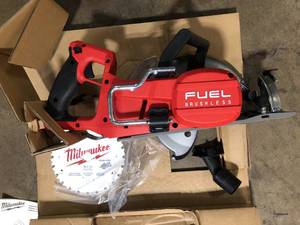 Milwaukee M18 FUEL 18V Lithium-Ion Cordless 7-14 in. Rear Handle Circular Saw (Tool-Only)  Customer Returns See Pictures