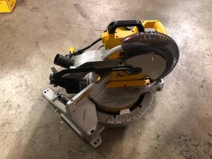 DEWALT 15 Amp Corded 10 in. Compound Single Bevel Miter Saw Customer Returns See Pictures