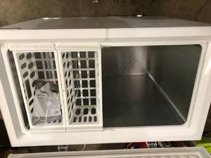 Magic Chef 7.0 cu. ft. Chest Freezer in White Damaged  Customer Returns See Pictures