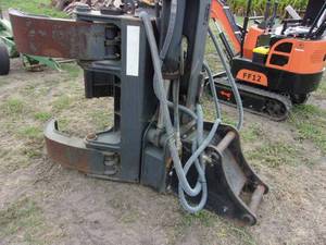 lot 4 image: Rotobec Excavator Mounted PolePipe Handler Grapple Model No. 2209ROD, Unknown what this was mounted on