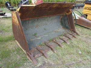 lot 5 image: 8-foot Loader Bucket