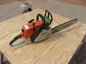 lot 15 image: Stihl MS270C Chainsaw - Runs and Operates