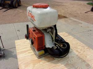 lot 17 image: Stihl SR420 Backpack Mist Blower - Runs but needs some repair work