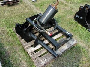 lot 33 image: New Mower King Skid Loader Mounted Auger - 14-inch Bit