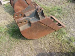 lot 36 image: Used 24-inch Backhoe Bucket - Fits a Ford 655C