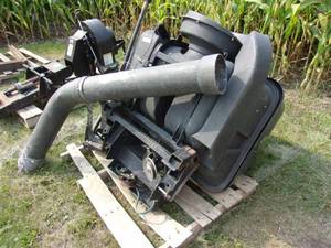 lot 40 image: Toro 78491 Rear Mounted Bagger - Fits 200 Series Z Master Mowers