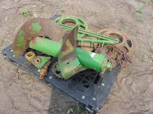 lot 47 image: Pallet of John Deere Manure Spreader Parts, Fits Model L or Model R Spreaders