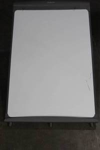 lot 8 image: Quartet 43 x  27 White Board  Flip Chart Easel