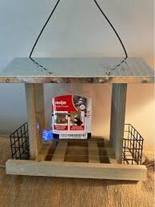 lot 64 image: Meijer Hopper Bird Feeder 3qt