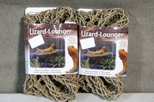 lot 53 image: Penn Plax Lizard Lounger Corner Triangle for Reptiles 15 X 8 w Suction Cups (Set of 2)