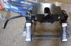 lot 1 image: Valley Pull Maxx 5th Wheel Hitch