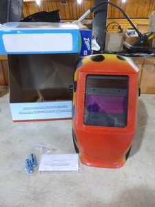 lot 50 image: Auto Darkening Welding Mask