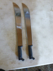 lot 74 image: 2 Machetes