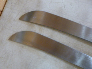 lot 75 image: 2 Machetes