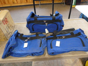 lot 123 image: 3 American Uni Totes