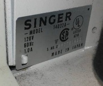 lot 616 image: Singer Sewing Machine..