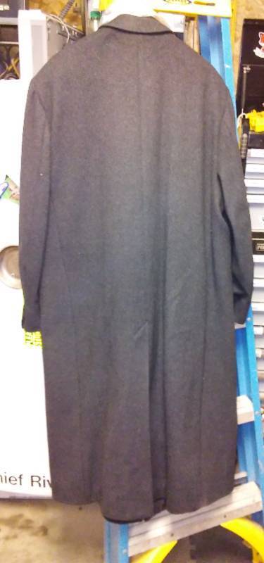 lot 751 image: Wool Dress Coat and Luggage.