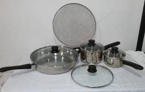 lot 522 image: Royal Household Pots and Pans (8). 