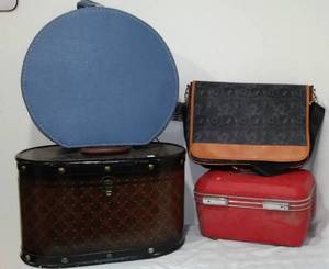 lot 528 image: Travel Cases and More.