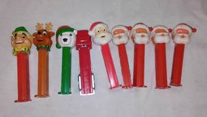 lot 529 image: Christmas Pez Dispensers (9)
