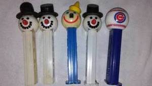 lot 535 image: Cubs Baseball and Snowman Pez Dispensers (5)
