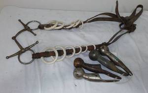 lot 557 image: Equine Parts and Dcor.