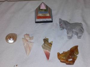 lot 566 image: Small Carved Figurines (6)