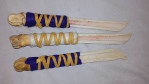 lot 568 image: Bone Knives (3). 