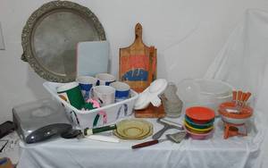 lot 572 image: Housewares (4)