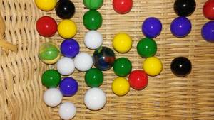 lot 577 image: Marbles and small toys.