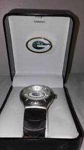 lot 600 image: Mens Green Bay Packers Watch.
