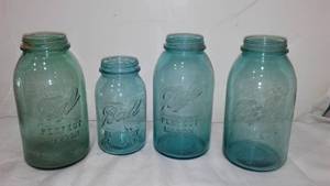 lot 685 image: Vintage Blue Ball Jars (4).