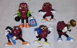 lot 631 image: Vintage 1980s California Raisins (5).