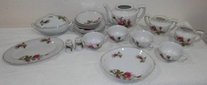 lot 634 image: Vintage Japan Moss Rose Miniature China set.