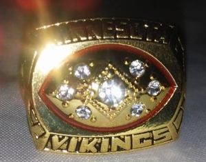 lot 709 image: Minnesota Viking Super Bowl Ring. Replica