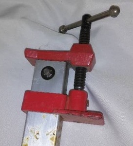 lot 726 image: Aluminum 48 in. clamps.