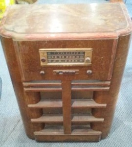 Floor Console G.E. Radio. Worldwide Reception.
