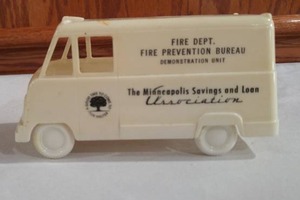 MPLS Saving And Loan Bank Van Toy.