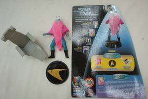 lot 4 image: Star Trek Andorian figurine
