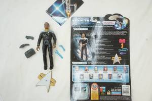 lot 12 image: Star Trek First Contact Geordi LaForge figure